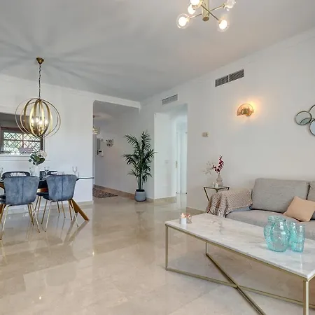 Apartment Aloha Gardens In Puerto Banus Marbella