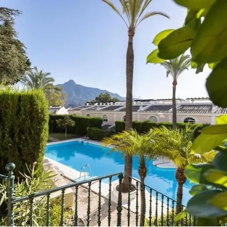 Aloha Gardens In Puerto Banus 아파트 *